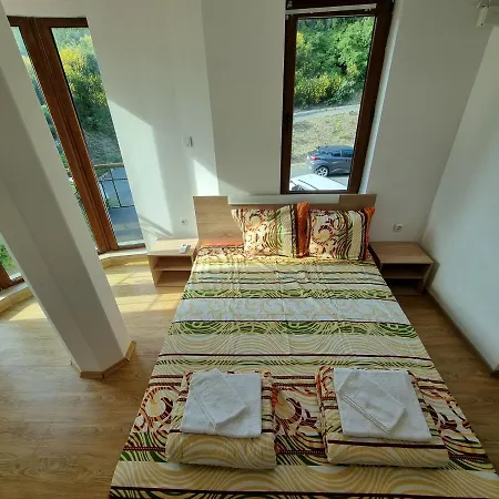 2 Bedroom Sunny In South Apartment *